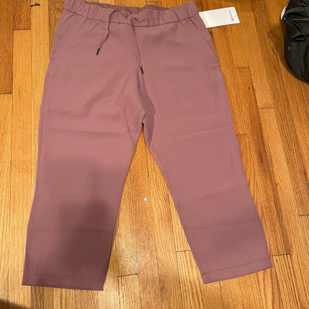 Lululemon On The Fly Crop *Woven